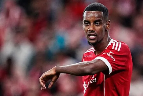 Alexander Isak's First Appearance Brings Glamour Amid Evident Lack of Match Fitness